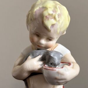Royal Worcester Friday's Child, Loving and Giving #3261